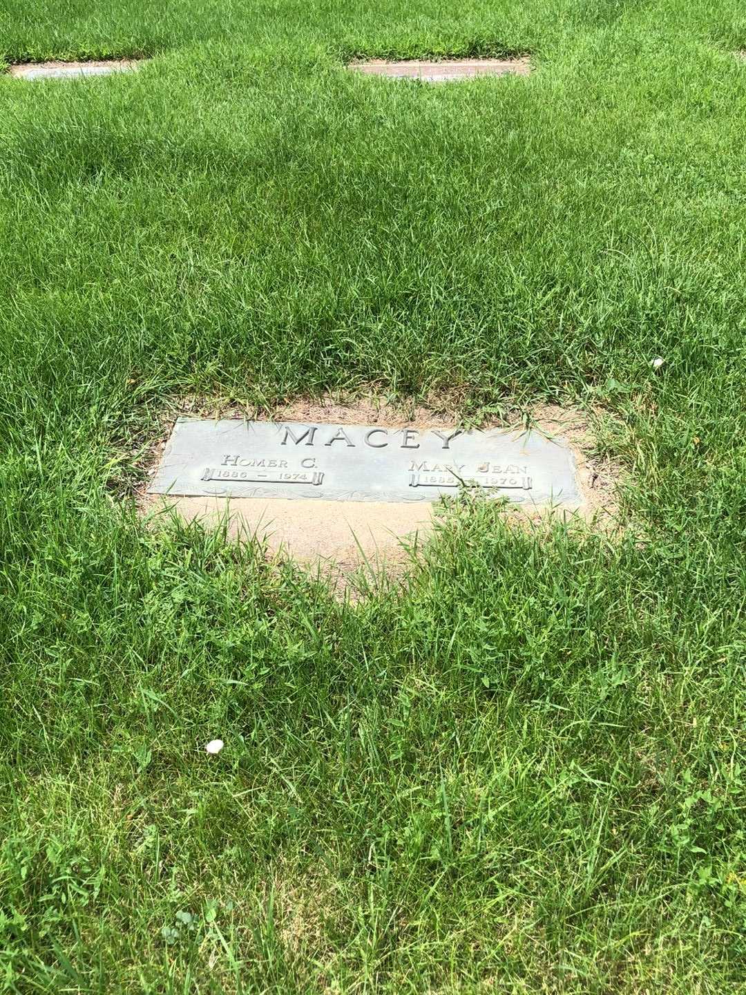 Mary Jean Macey's grave. Photo 1