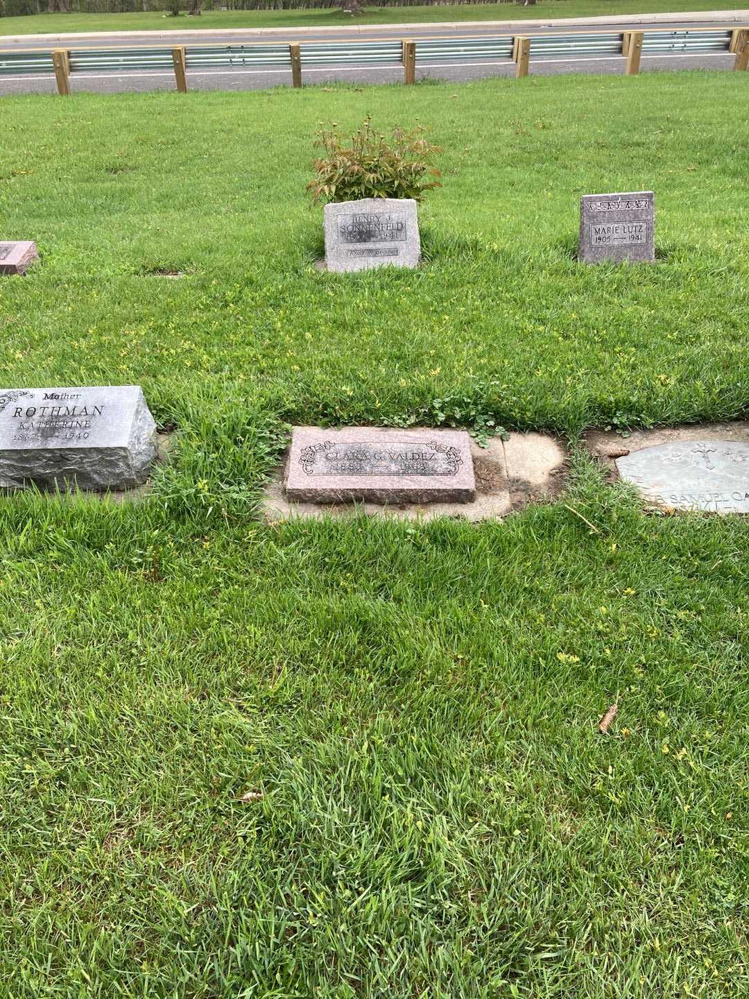 Clara G. Valdez's grave. Photo 2