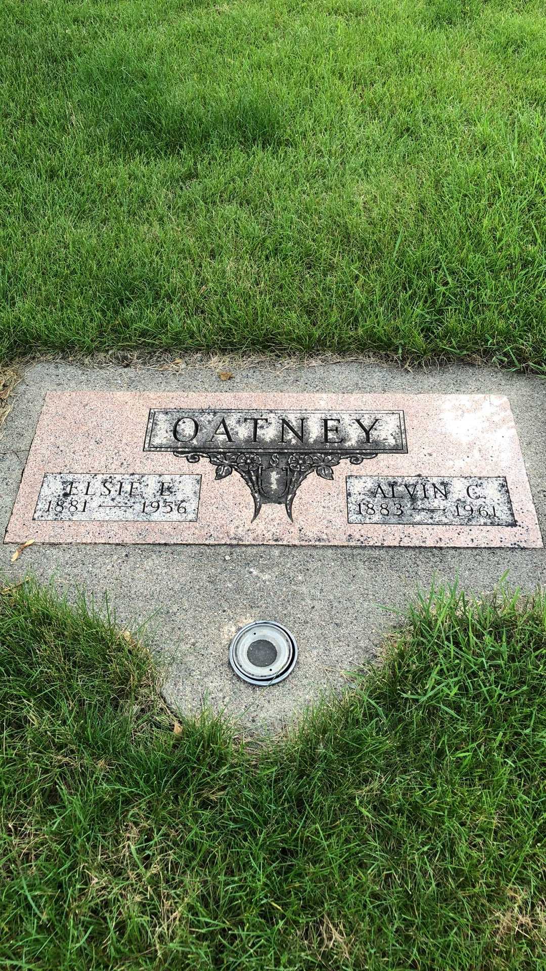 Alvin C. Oatney's grave. Photo 1