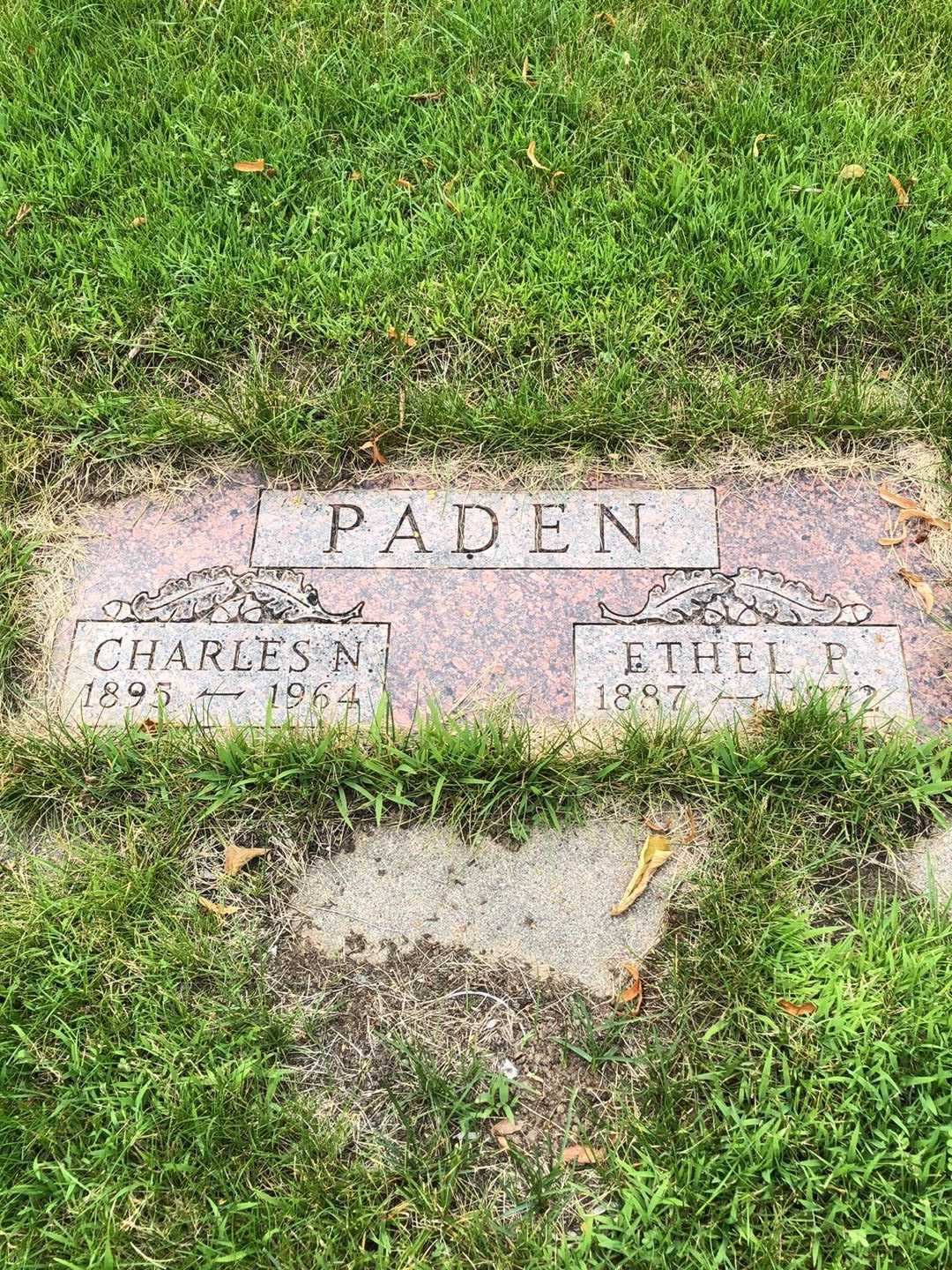 Ethel P. Paden's grave. Photo 2