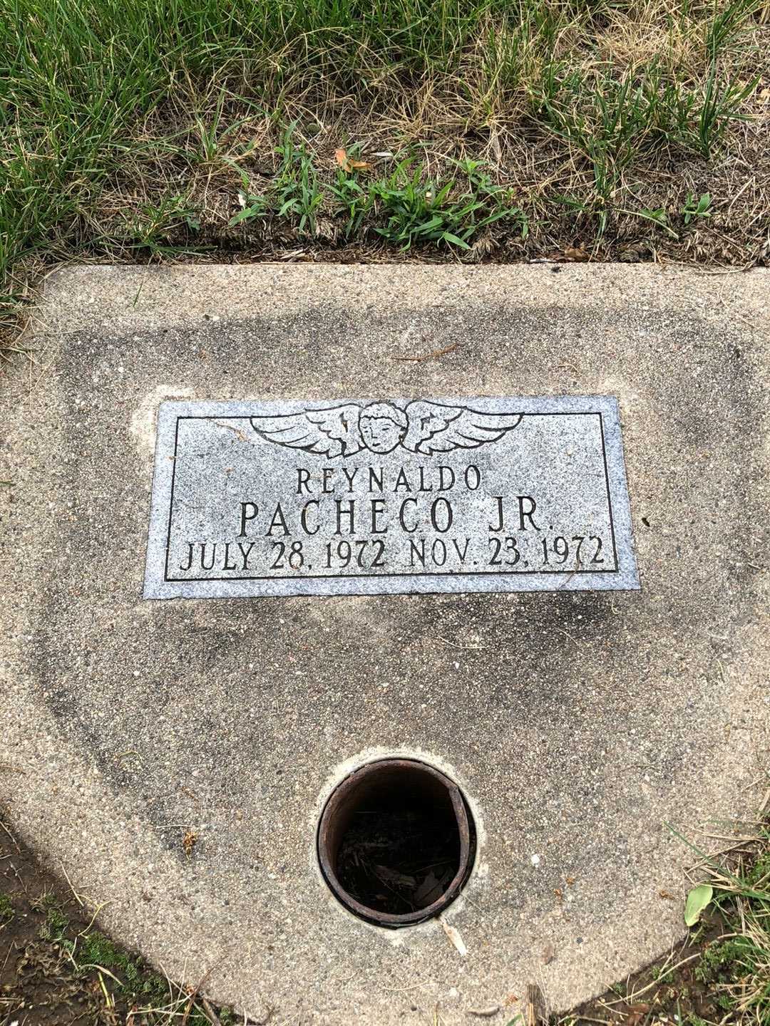 Reynaldo Pacheco Junior's grave. Photo 2