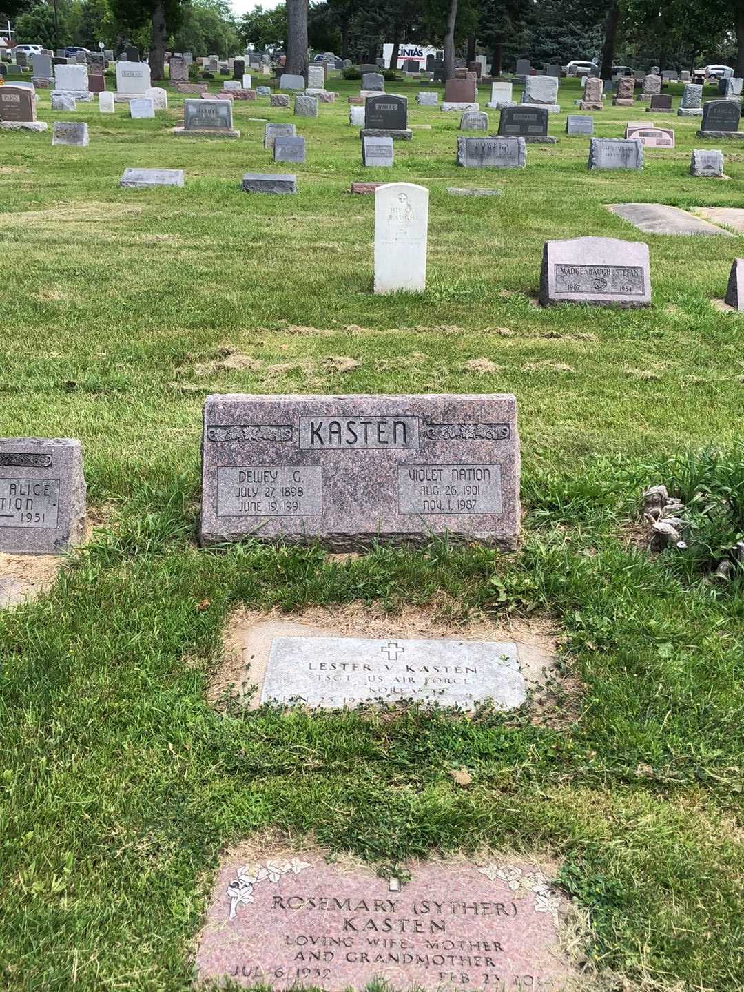 Violet Nation Kasten's grave. Photo 6