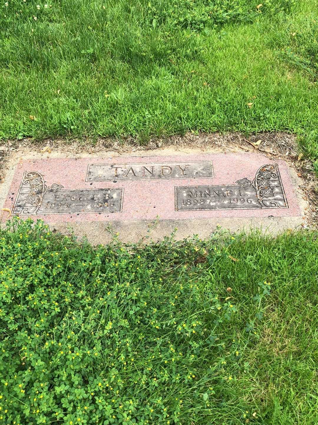 Excell Boulton Tandy's grave. Photo 2