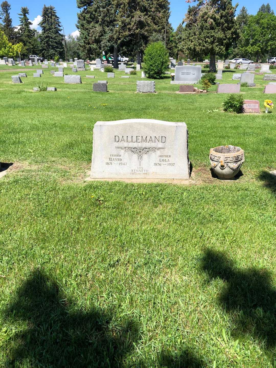 David Dallemand's grave. Photo 1