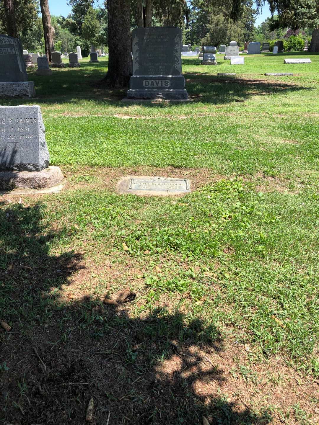 Wilma E. Salthouse's grave. Photo 2