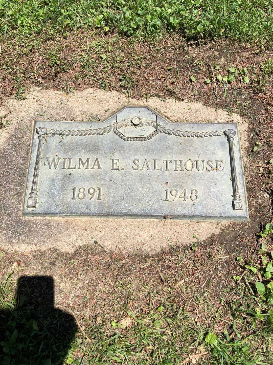 Wilma E. Salthouse's grave. Photo 1