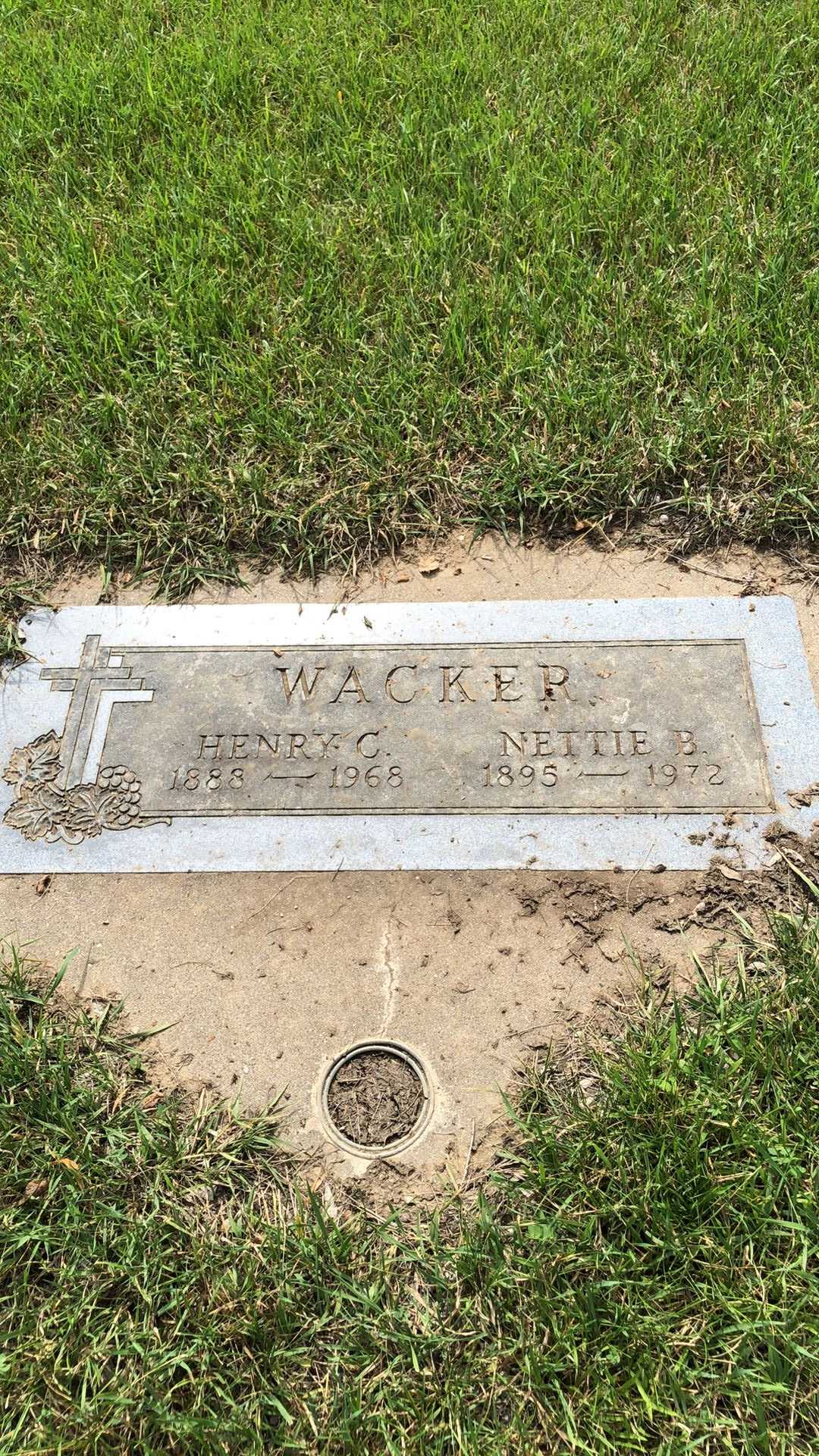 Henry Charles Wacker's grave. Photo 1