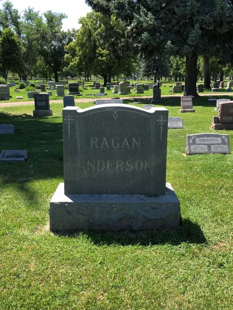Florence M. Ragan's grave. Photo 1