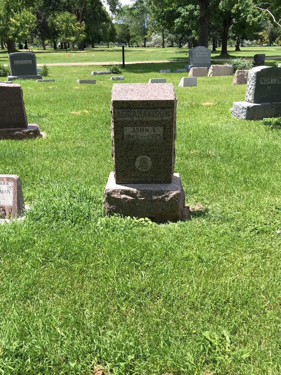 John E. Abrahamson's grave. Photo 2
