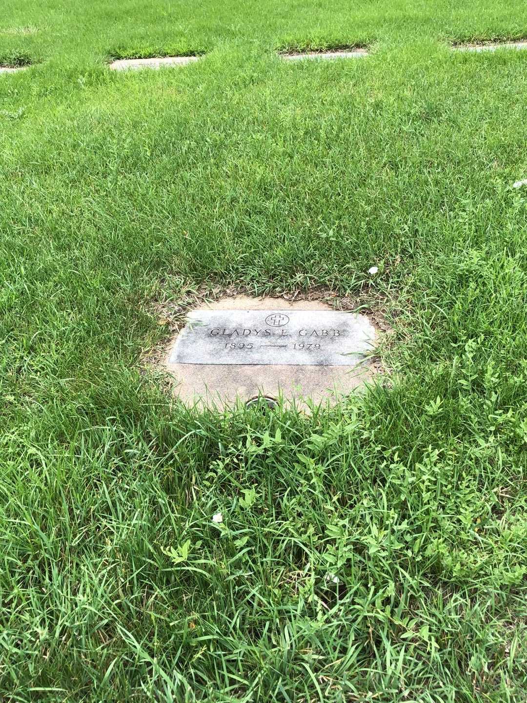 Gladys E. Gabb's grave. Photo 1