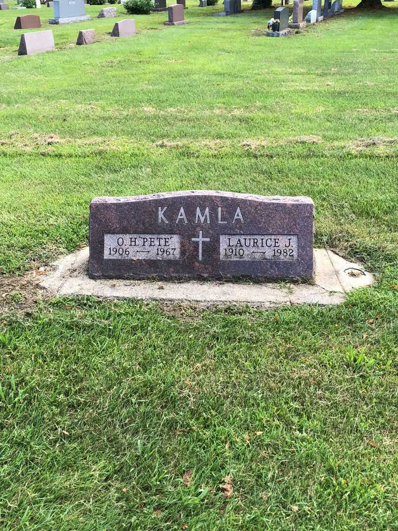 Oscar H. "Pete" Kamla's grave. Photo 2