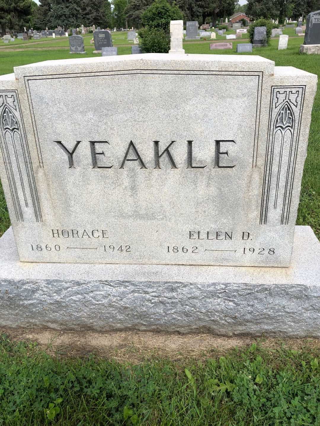 Horace Yeakle's grave. Photo 1