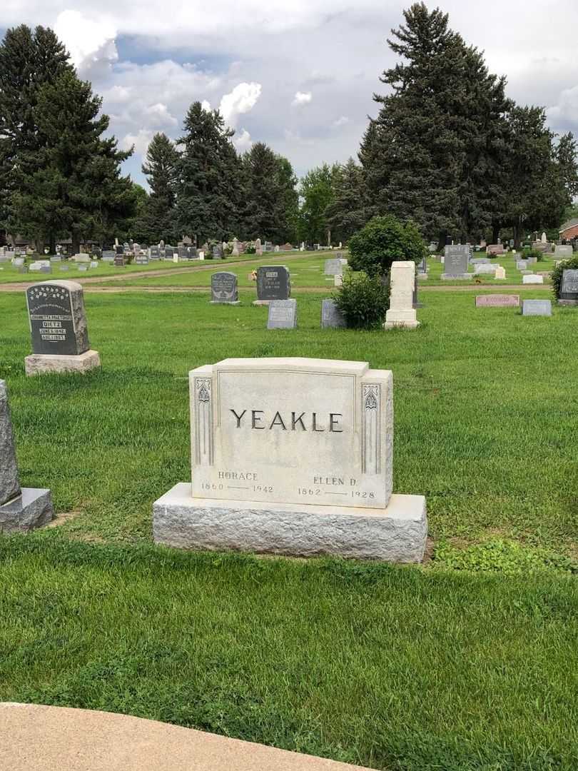 Horace Yeakle's grave. Photo 2