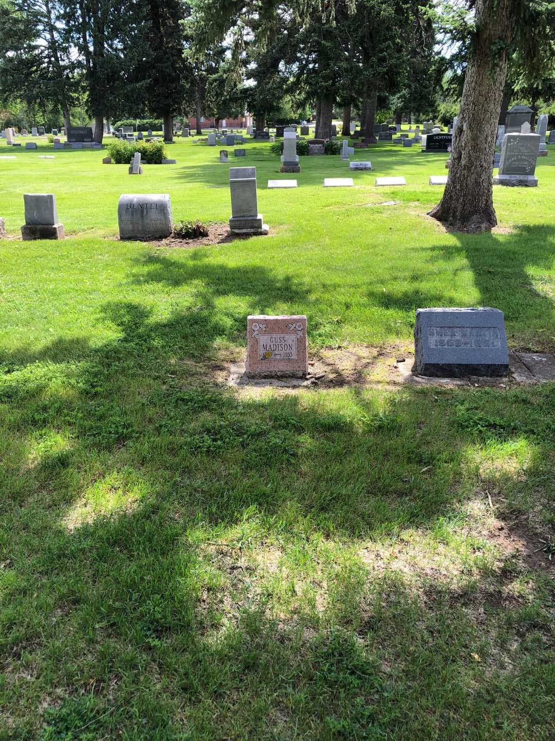 Guss C. J. Madison's grave. Photo 2