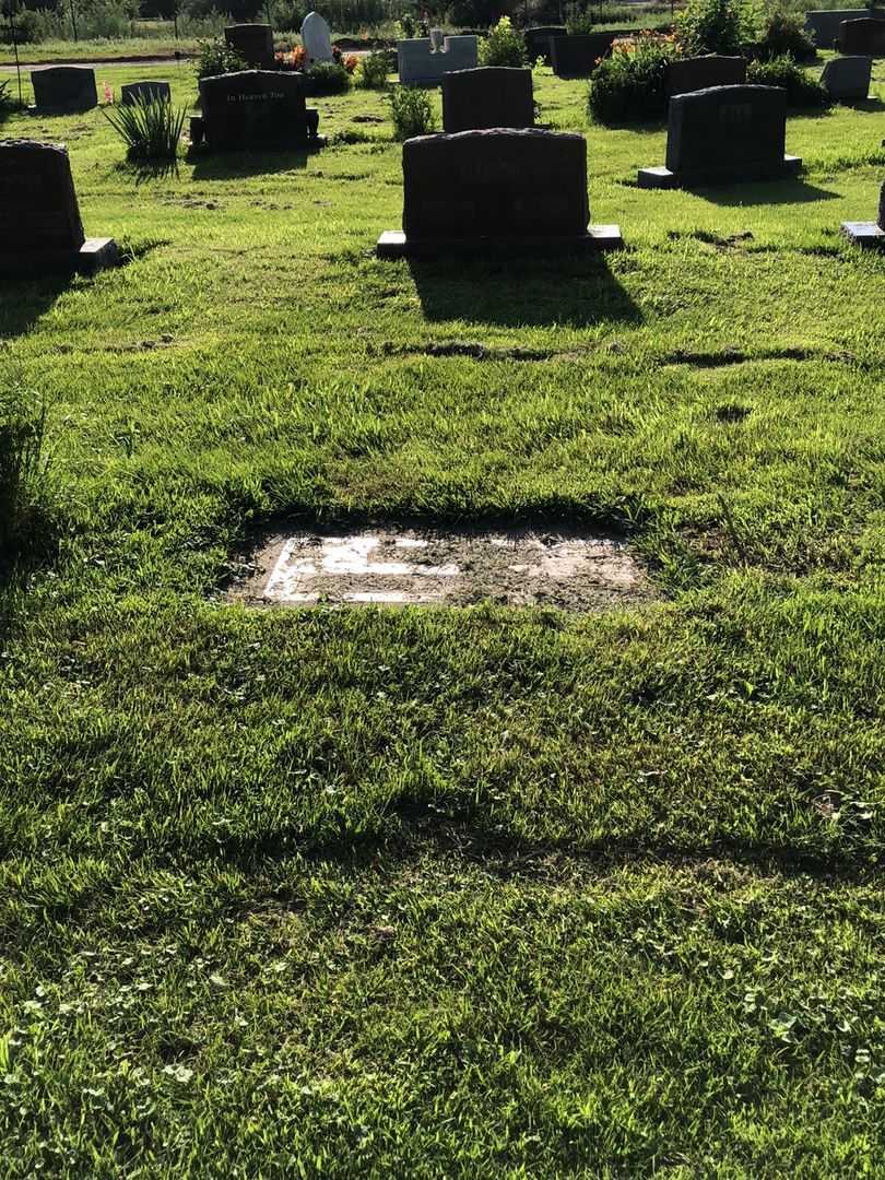Esther Vakoc Kratovil's grave. Photo 2